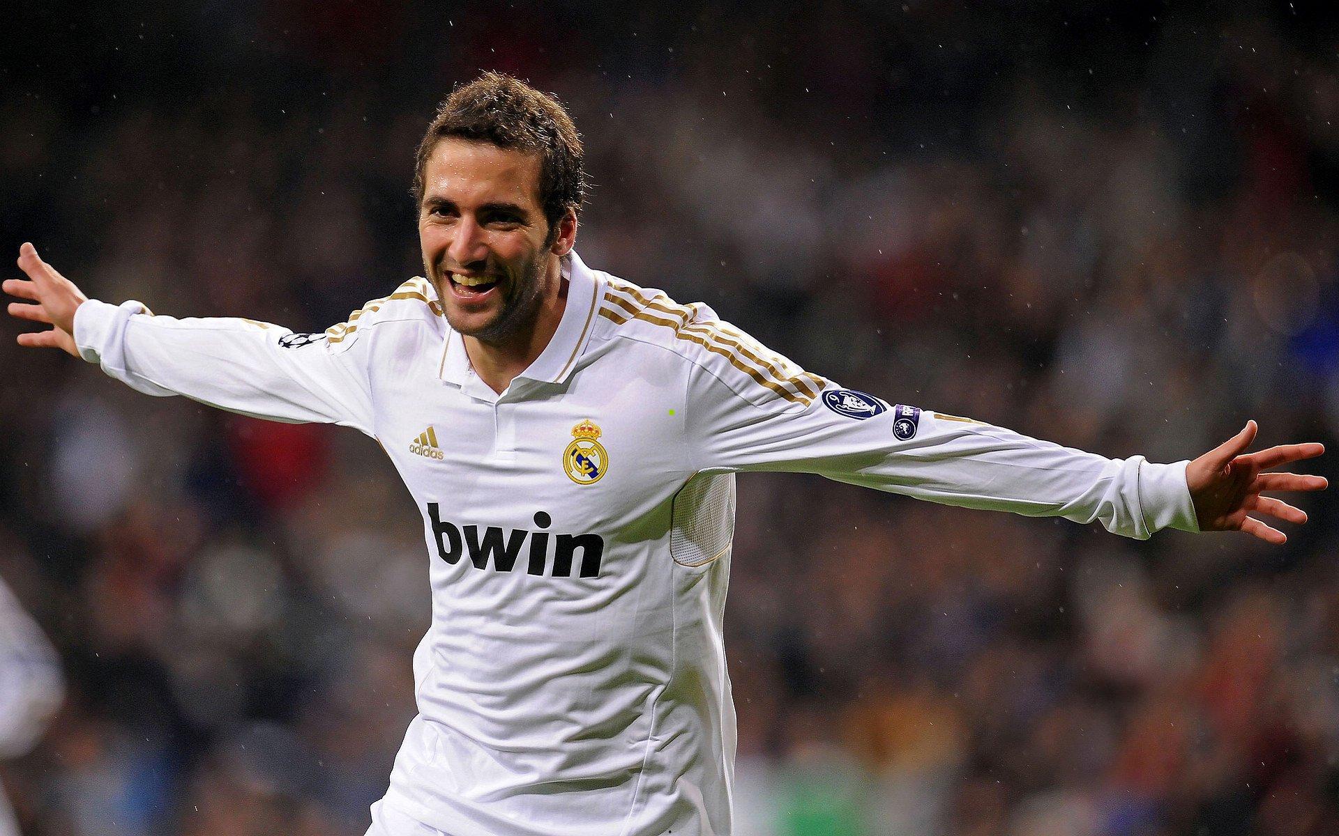 莱万多夫斯基公开伸出橄榄枝,愿与普罗别日冰释前嫌,坦言旧日纷争或受外界因素影响